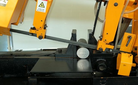 雨湖数控带锯床自动送料精度会出现偏差吗？